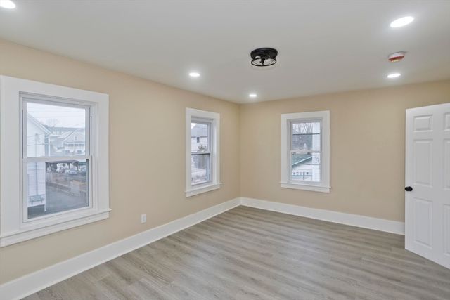 21 Chester St, Springfield, MA 01105