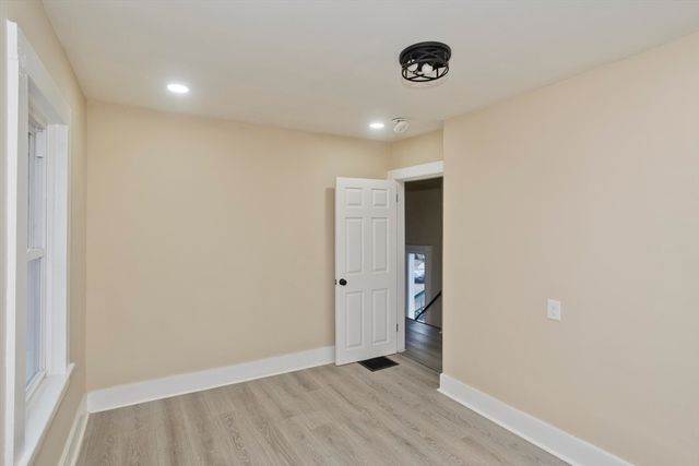 21 Chester St, Springfield, MA 01105