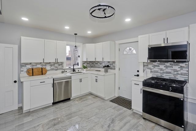 21 Chester St, Springfield, MA 01105