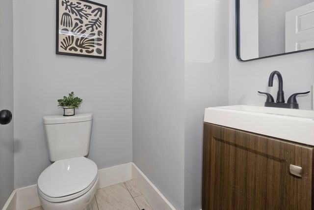 21 Chester St, Springfield, MA 01105