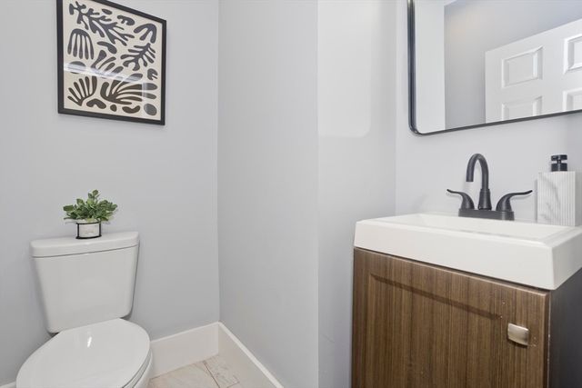 21 Chester St, Springfield, MA 01105