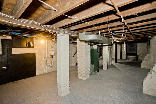 21 Chester St, Springfield, MA 01105