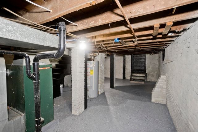 21 Chester St, Springfield, MA 01105