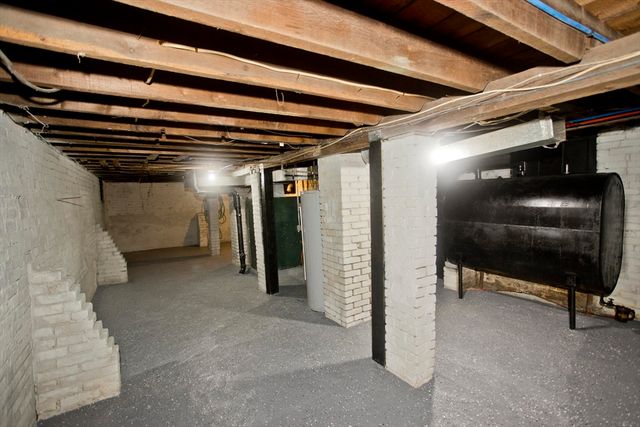 21 Chester St, Springfield, MA 01105