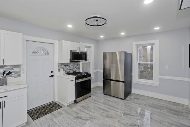 21 Chester St, Springfield, MA 01105