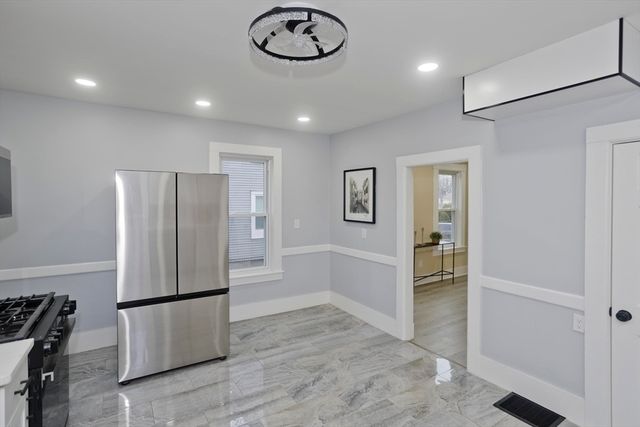 21 Chester St, Springfield, MA 01105