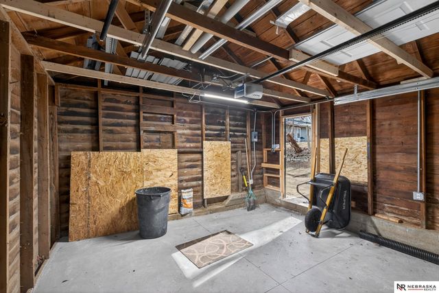 4930 N 33rd Avenue, Omaha, NE 68111