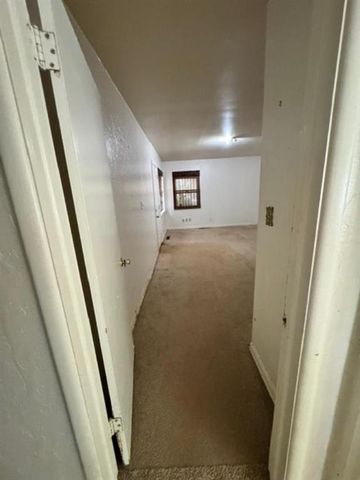 10609 Whitehaven Road, The Village, OK 73120