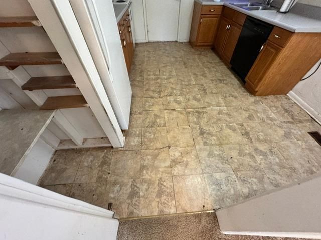 10609 Whitehaven Road, The Village, OK 73120