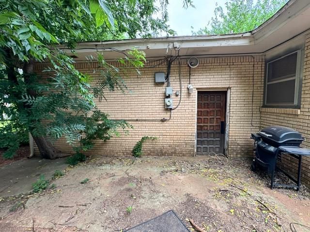 10609 Whitehaven Road, The Village, OK 73120