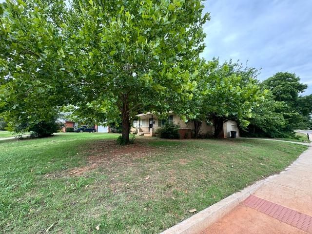 10609 Whitehaven Road, The Village, OK 73120