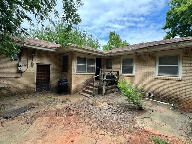 10609 Whitehaven Road, The Village, OK 73120