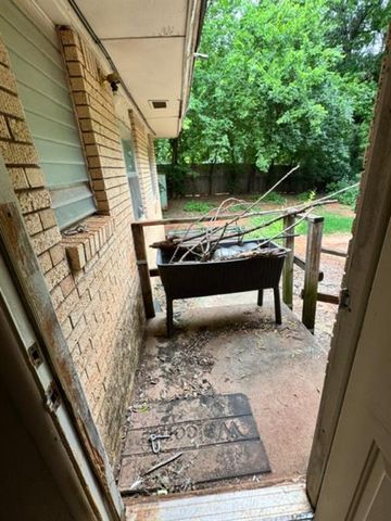10609 Whitehaven Road, The Village, OK 73120