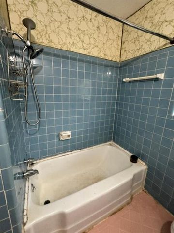 10609 Whitehaven Road, The Village, OK 73120