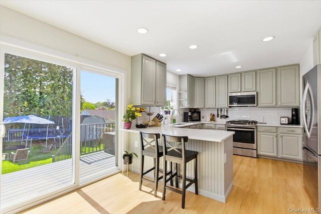 18 Barrett Place, Beacon, NY 12508