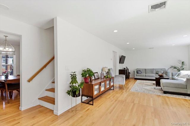 18 Barrett Place, Beacon, NY 12508