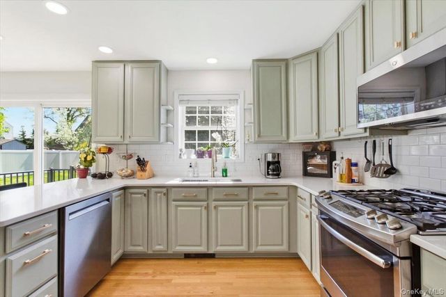 18 Barrett Place, Beacon, NY 12508