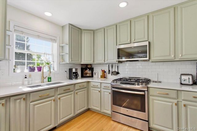 18 Barrett Place, Beacon, NY 12508