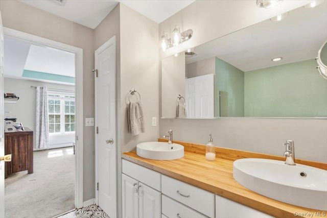 18 Barrett Place, Beacon, NY 12508