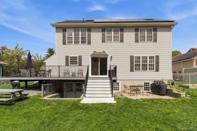 18 Barrett Place, Beacon, NY 12508