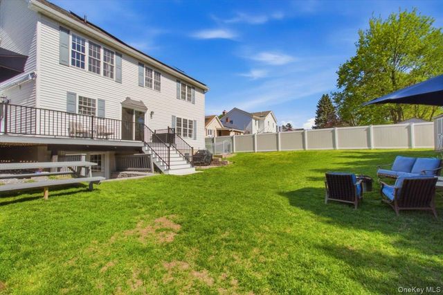 18 Barrett Place, Beacon, NY 12508