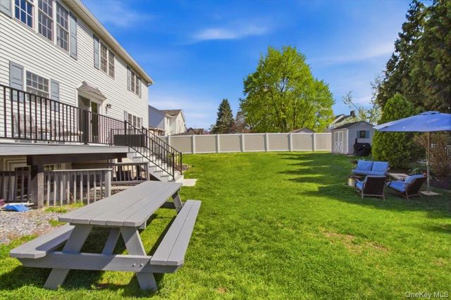18 Barrett Place, Beacon, NY 12508