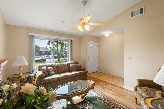 616 Emperor Dr, Suisun City, CA 94585