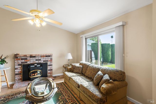 616 Emperor Dr, Suisun City, CA 94585