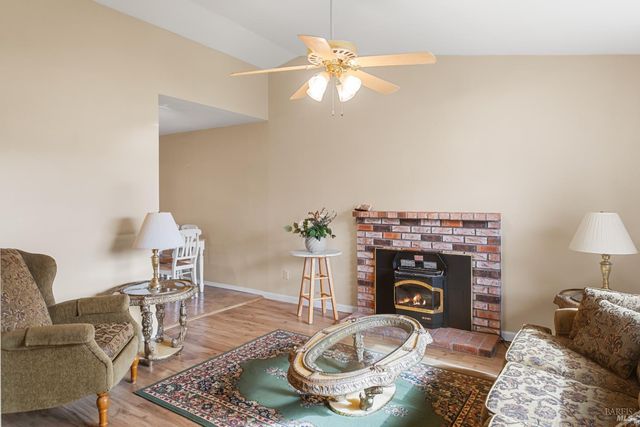 616 Emperor Dr, Suisun City, CA 94585