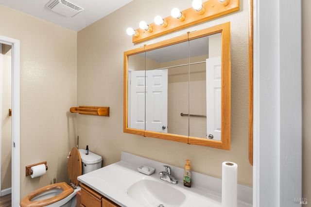 616 Emperor Dr, Suisun City, CA 94585