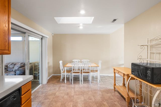 616 Emperor Dr, Suisun City, CA 94585