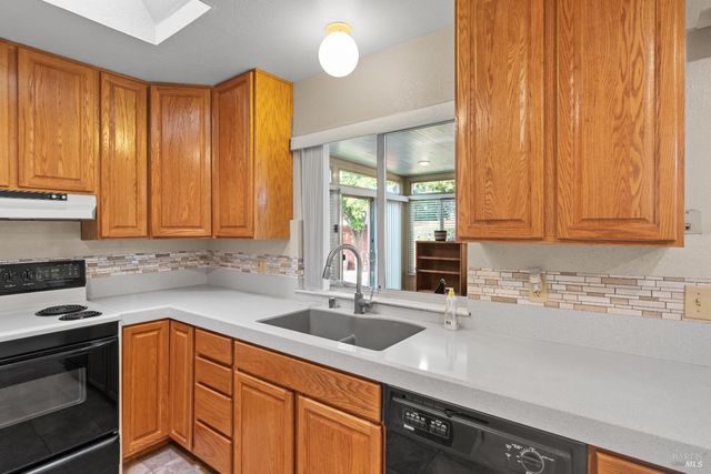 616 Emperor Dr, Suisun City, CA 94585