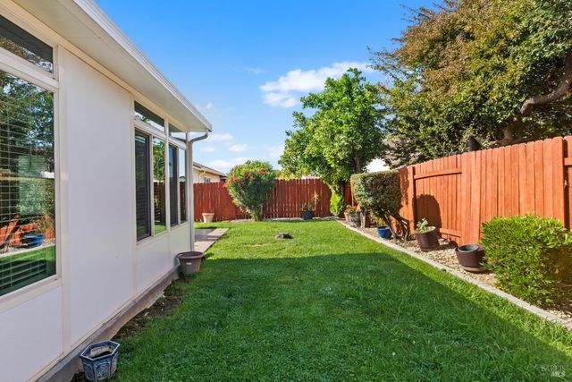 616 Emperor Dr, Suisun City, CA 94585