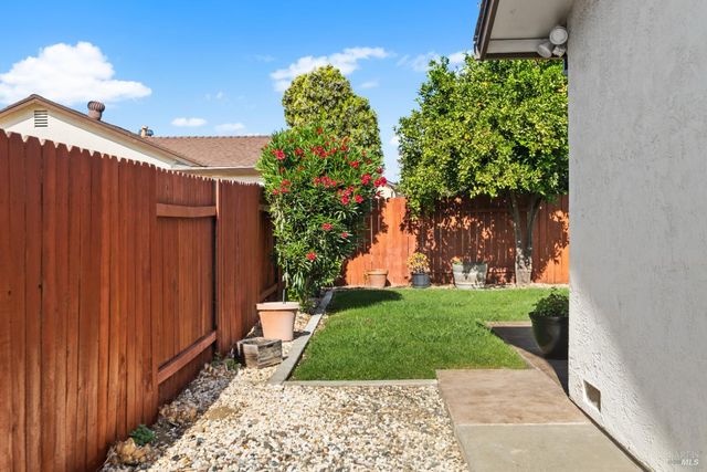 616 Emperor Dr, Suisun City, CA 94585