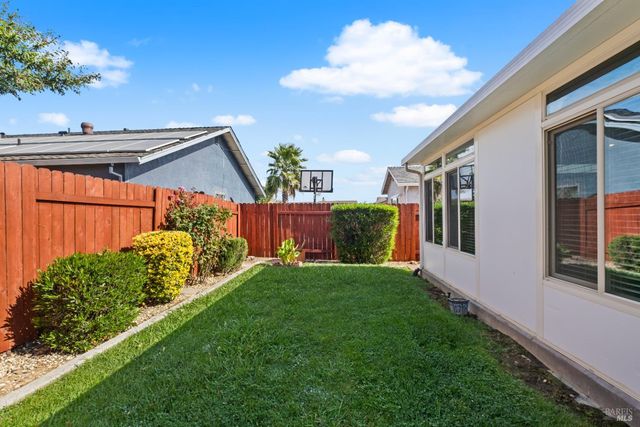 616 Emperor Dr, Suisun City, CA 94585