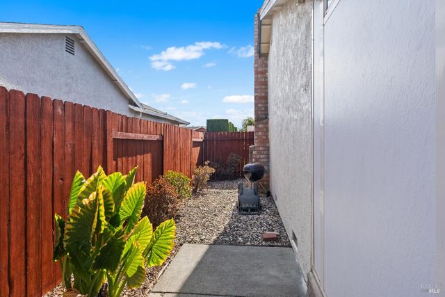 616 Emperor Dr, Suisun City, CA 94585