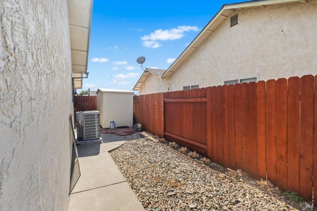 616 Emperor Dr, Suisun City, CA 94585