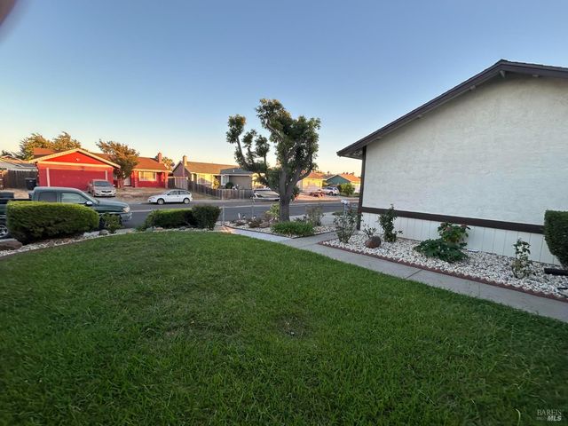 616 Emperor Dr, Suisun City, CA 94585