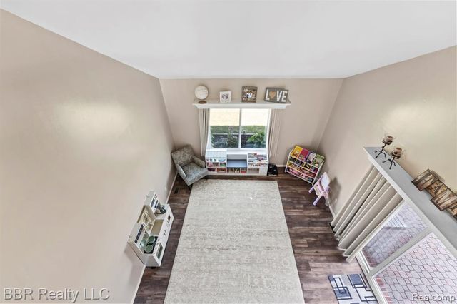 20704 Busenbark Lane, Brownstown, MI 48183