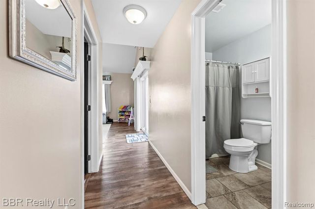 20704 Busenbark Lane, Brownstown, MI 48183