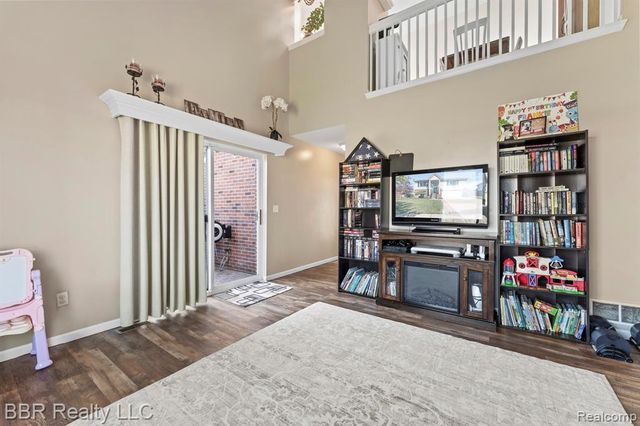 20704 Busenbark Lane, Brownstown, MI 48183