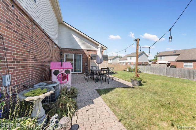 20704 Busenbark Lane, Brownstown, MI 48183