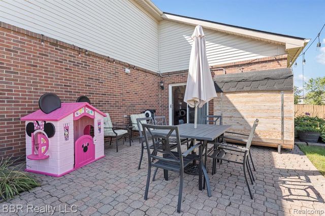 20704 Busenbark Lane, Brownstown, MI 48183