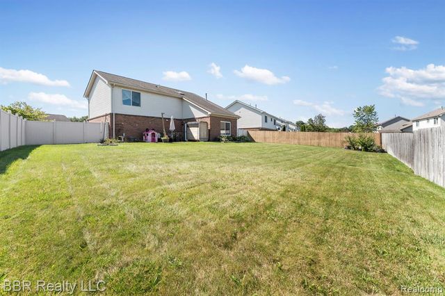20704 Busenbark Lane, Brownstown, MI 48183