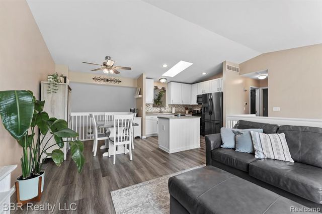 20704 Busenbark Lane, Brownstown, MI 48183