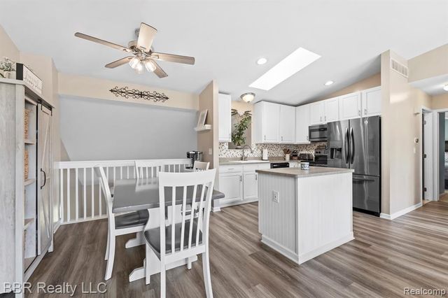 20704 Busenbark Lane, Brownstown, MI 48183