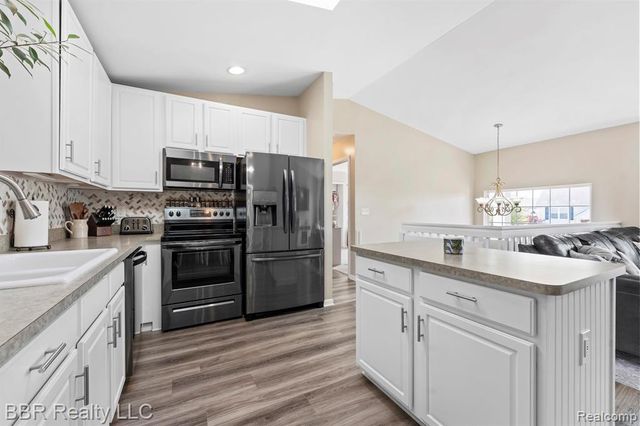 20704 Busenbark Lane, Brownstown, MI 48183