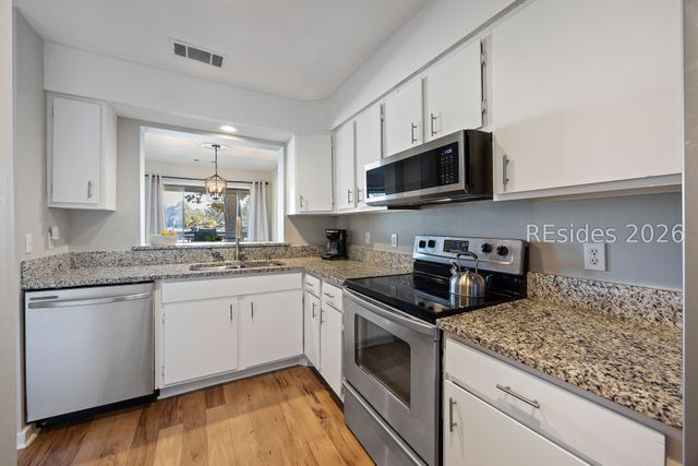 60 Carnoustie Rd Apt 984, Hilton Head Island, SC 29928