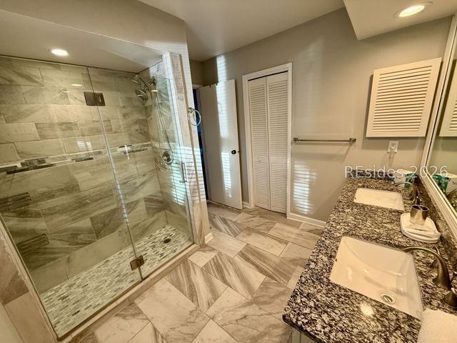 60 Carnoustie Rd Apt 984, Hilton Head Island, SC 29928