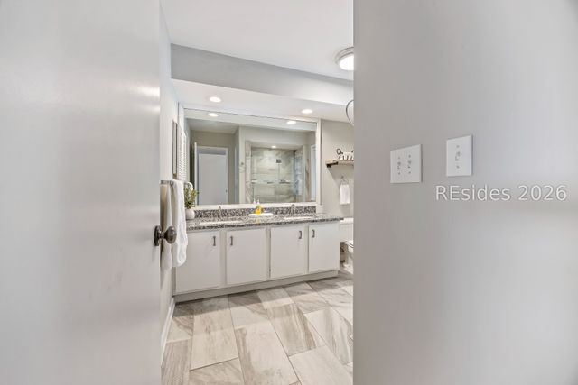 60 Carnoustie Rd Apt 984, Hilton Head Island, SC 29928